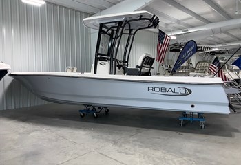 2023 Robalo 246 Cayman Alloy  Gray Boat